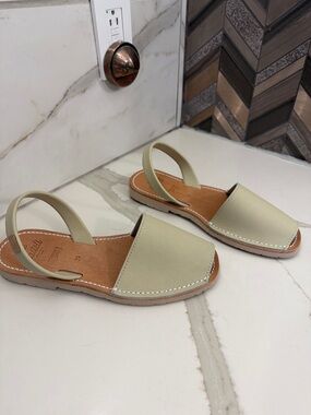 Leather Slingback Sandals in Light beige